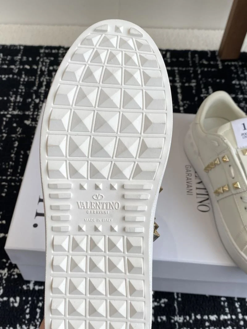Lightweight Valentino Rockstud Untitled Shoes 36115