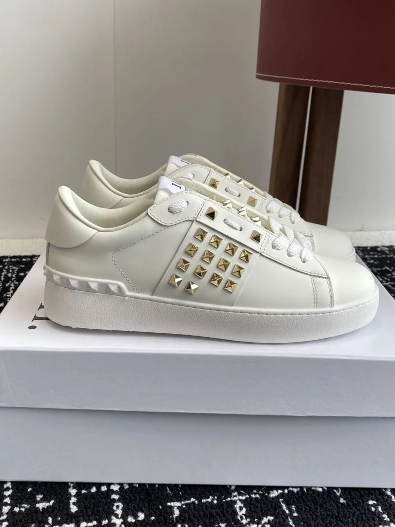 Stylish Valentino Rockstud Untitled Shoes 36105