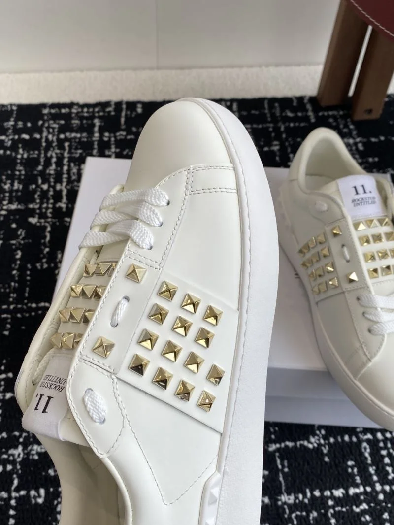 Stylish Valentino Rockstud Untitled Shoes 36105