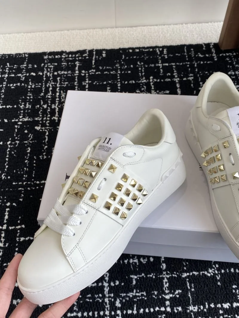 Stylish Valentino Rockstud Untitled Shoes 36105