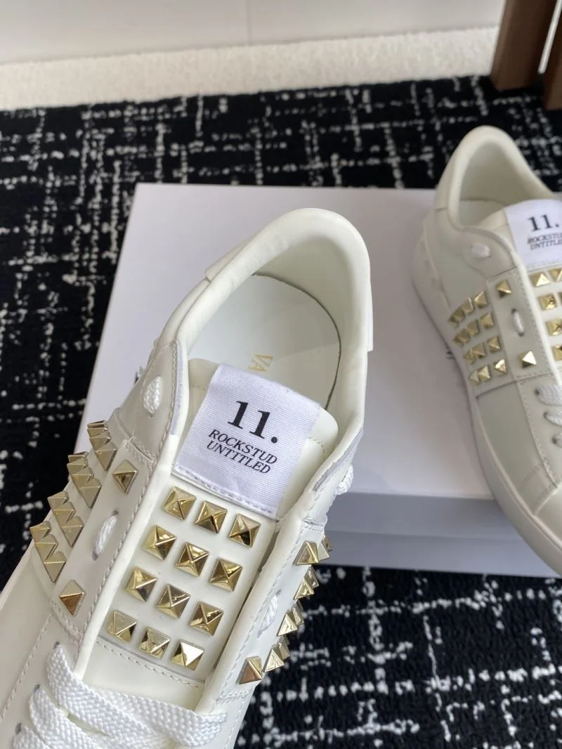 Stylish Valentino Rockstud Untitled Shoes 36105