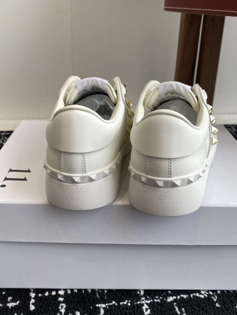 Stylish Valentino Rockstud Untitled Shoes 36105