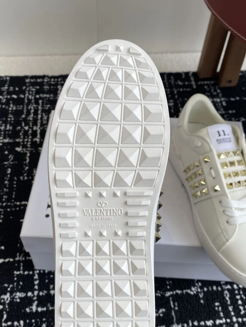 Stylish Valentino Rockstud Untitled Shoes 36105