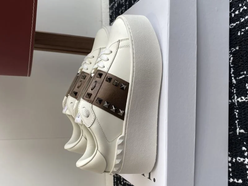 Valentino Rockstud Untitled Shoes Compact 36104