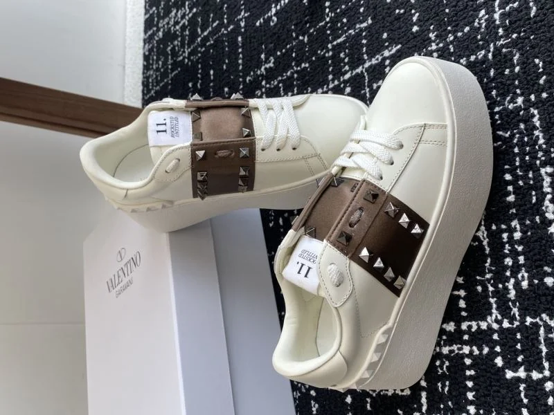 Valentino Rockstud Untitled Shoes Compact 36104