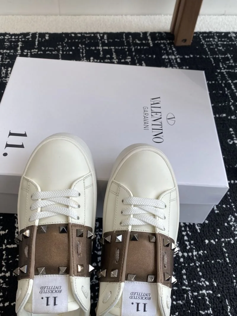 Valentino Rockstud Untitled Shoes Compact 36104