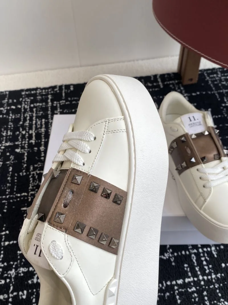 Valentino Rockstud Untitled Shoes Compact 36104