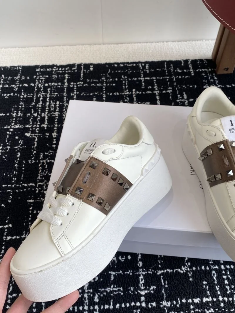 Valentino Rockstud Untitled Shoes Compact 36104