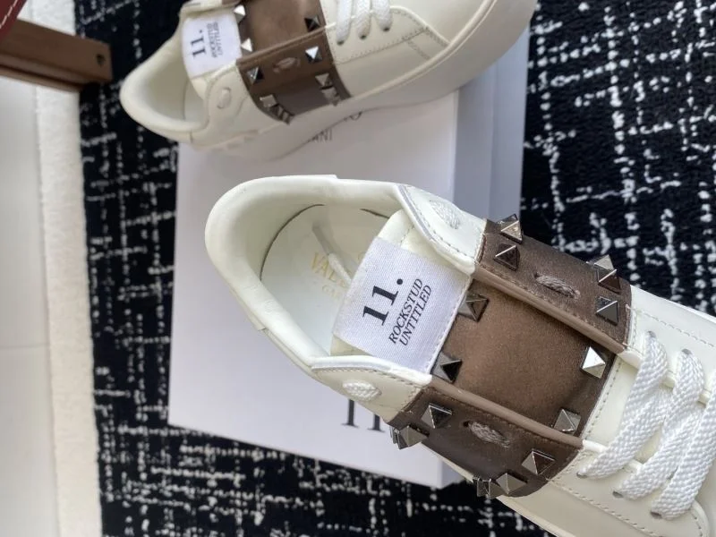 Valentino Rockstud Untitled Shoes Compact 36104