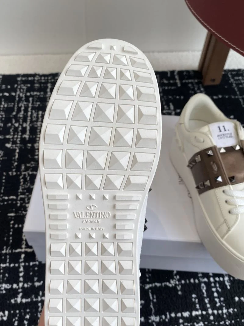 Valentino Rockstud Untitled Shoes Compact 36104