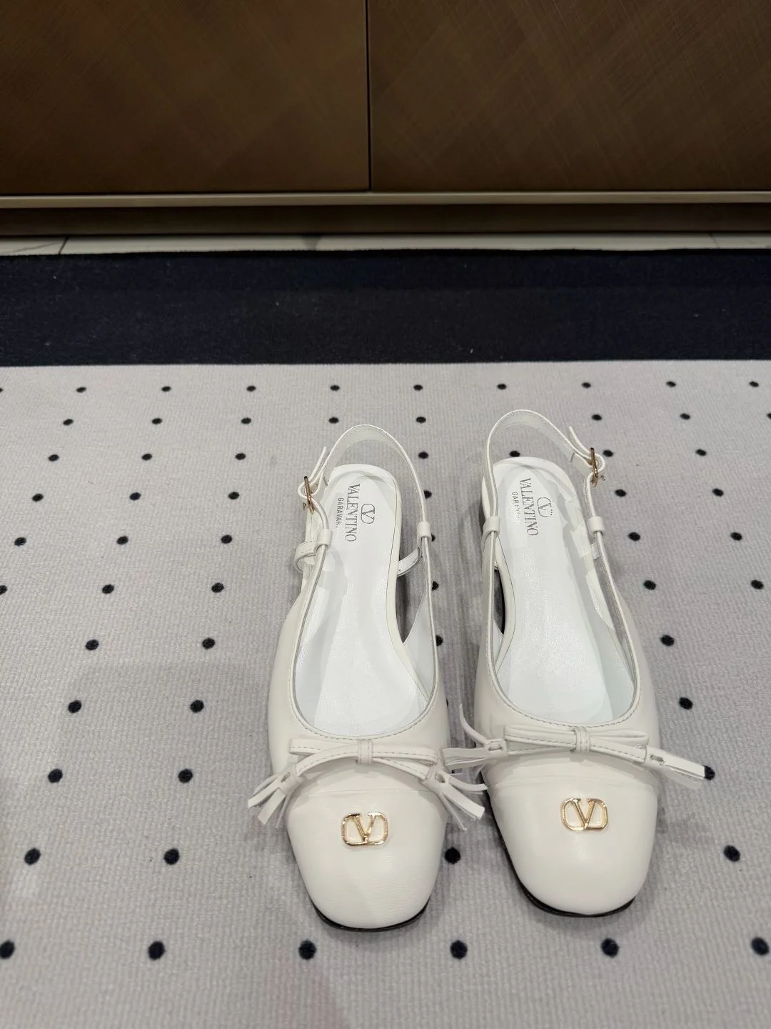 Trendy Valentino Sandals 36255