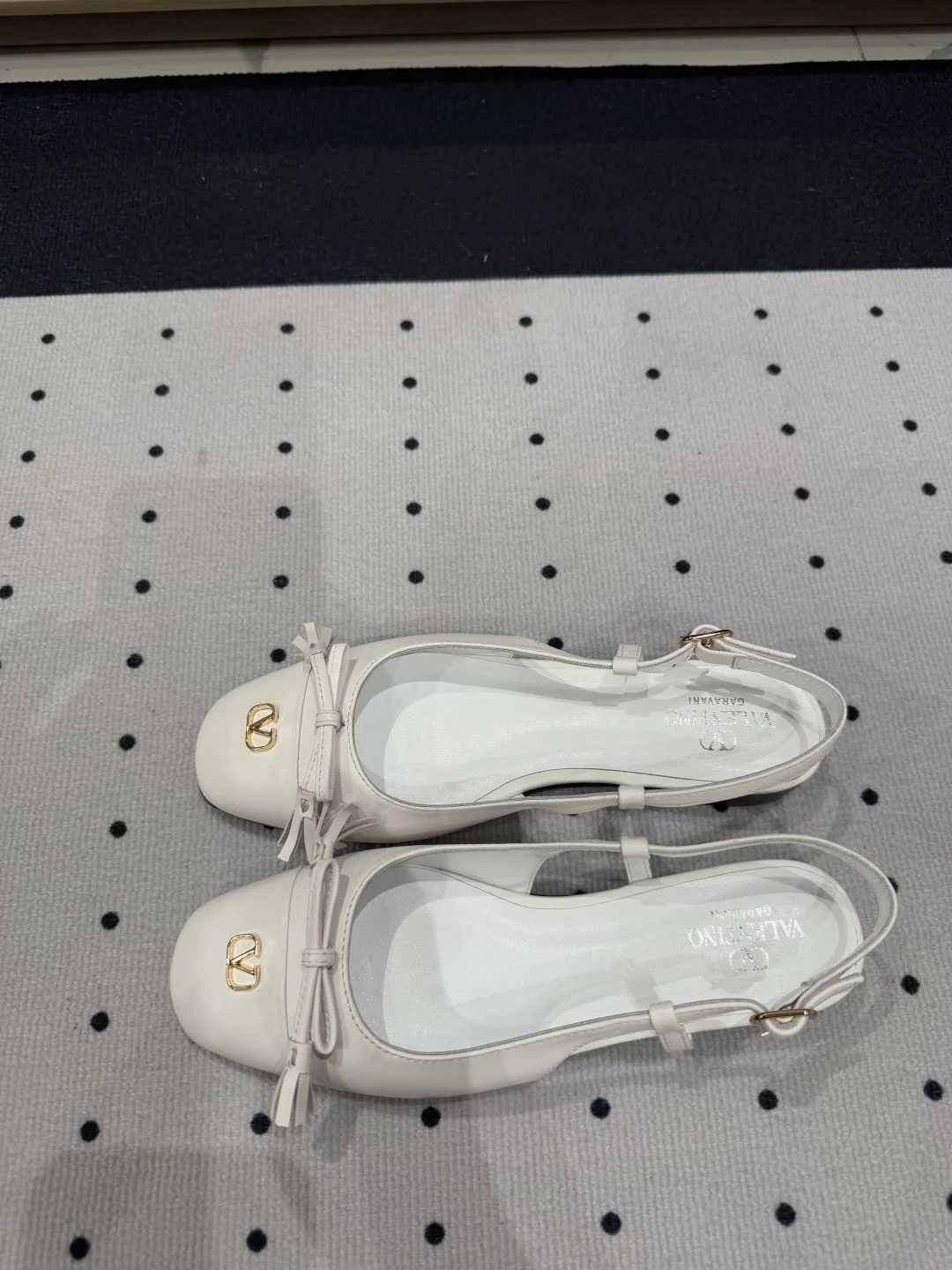Trendy Valentino Sandals 36255