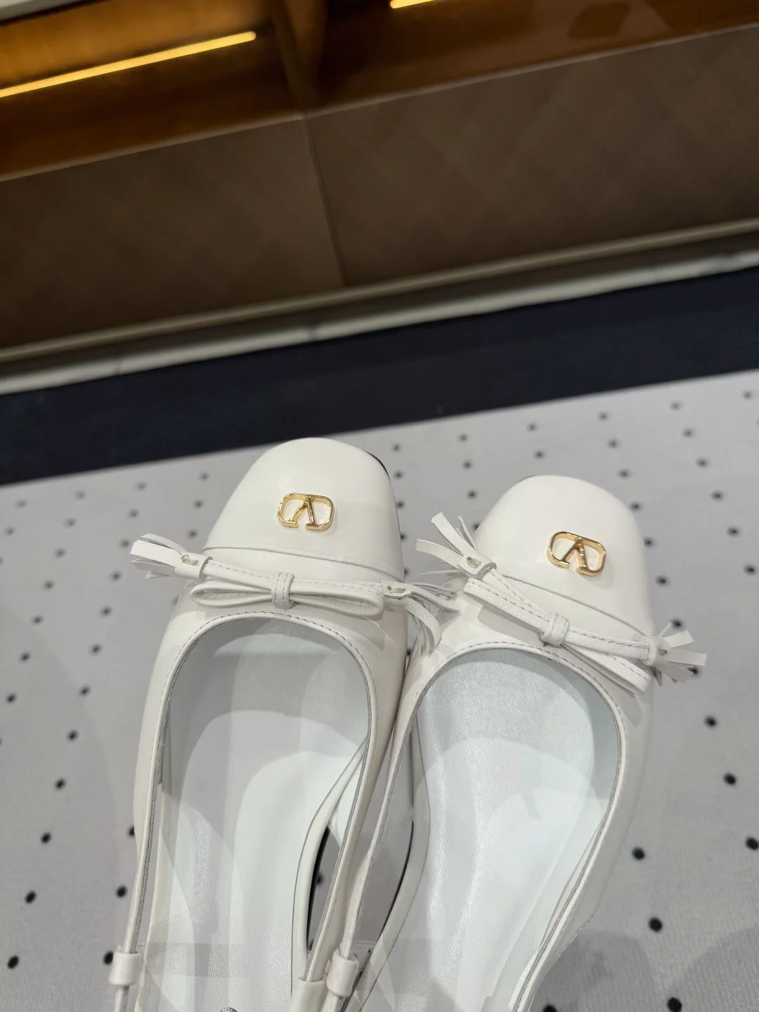 Trendy Valentino Sandals 36255