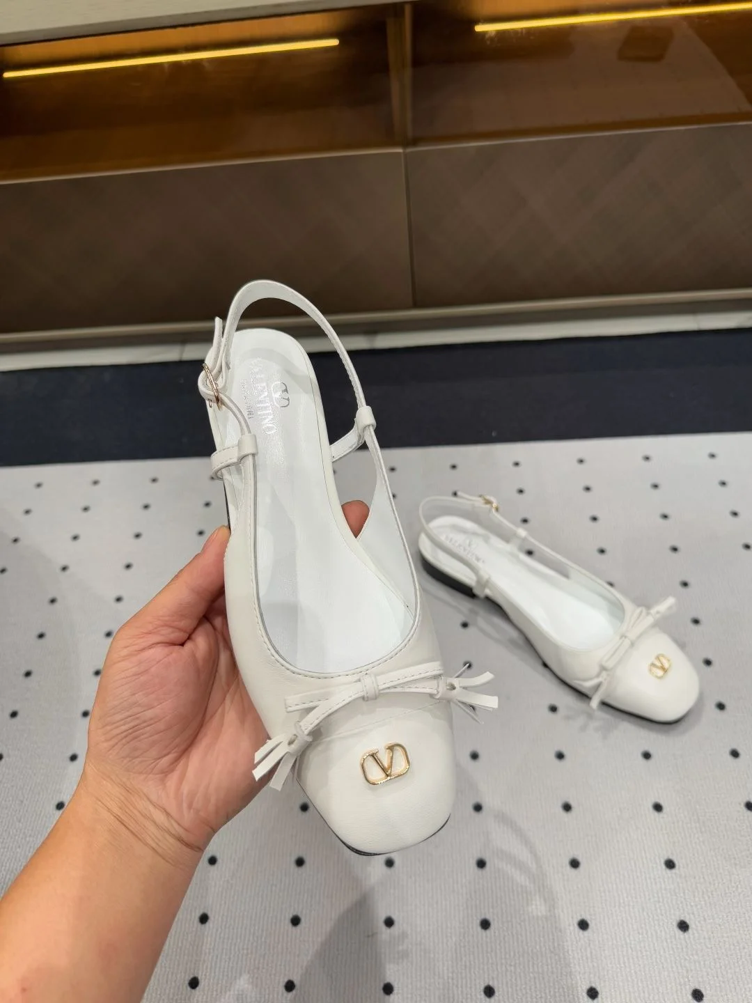Trendy Valentino Sandals 36255