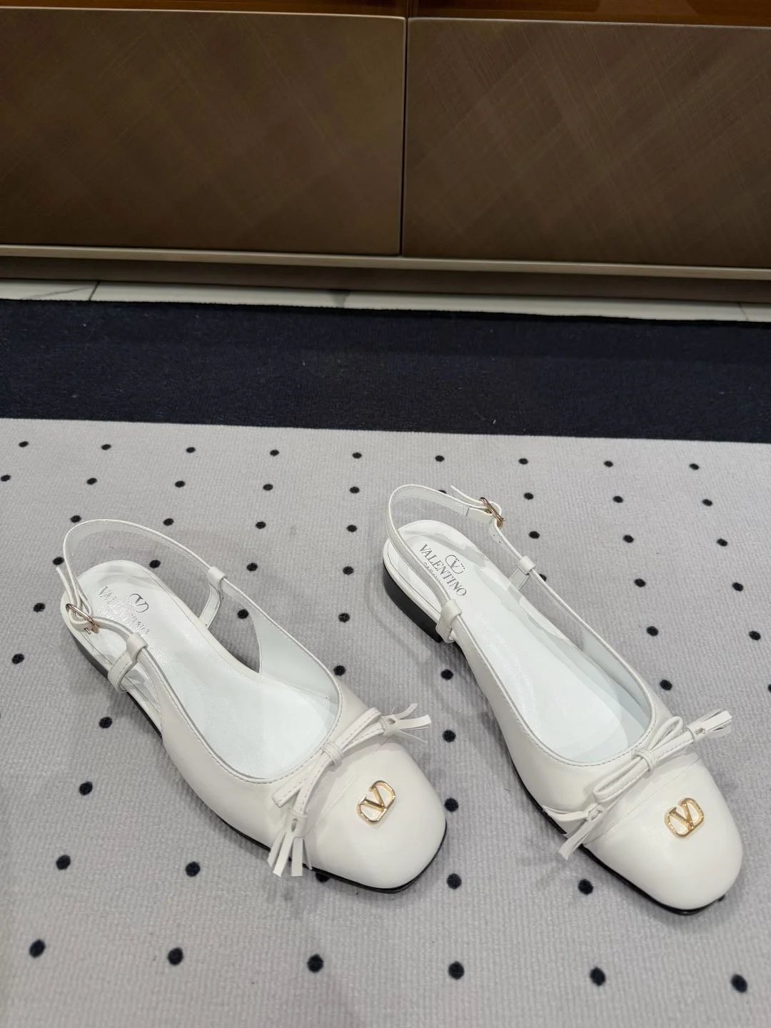 Trendy Valentino Sandals 36255