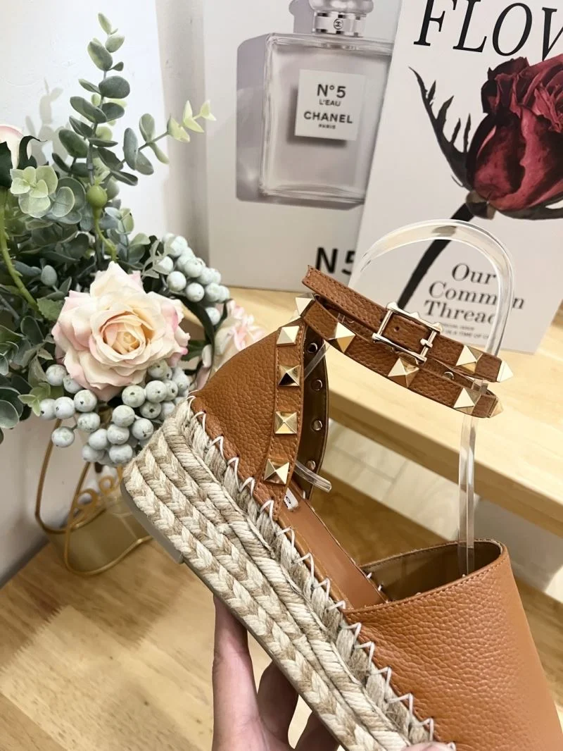 Cozy Valentino Sandals 36704
