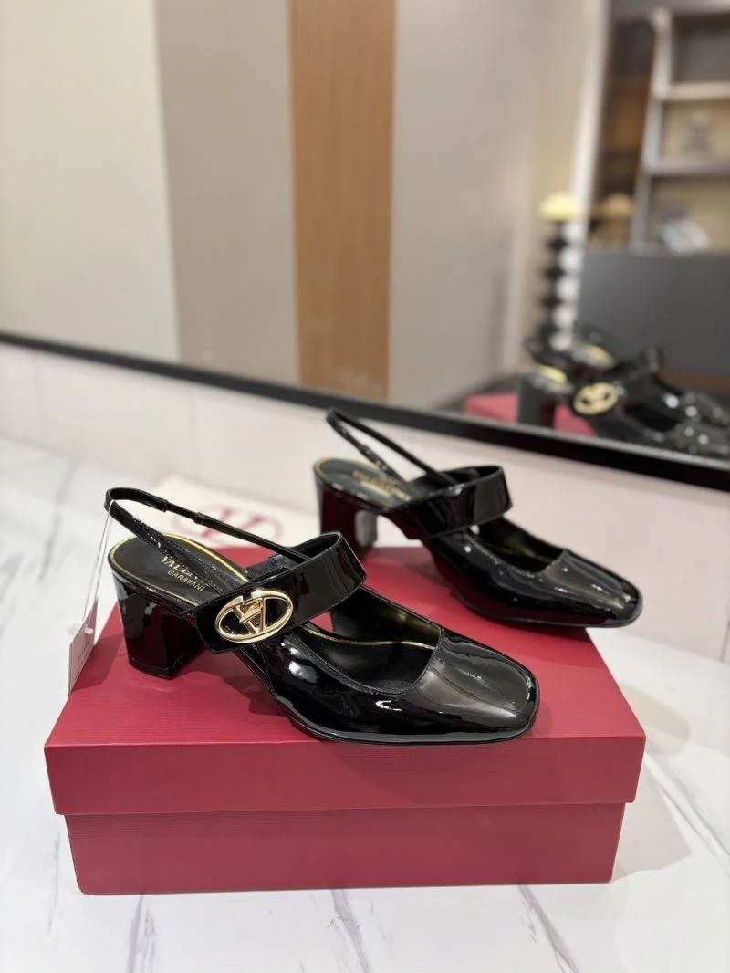 Unique Valentino Sandals 36700