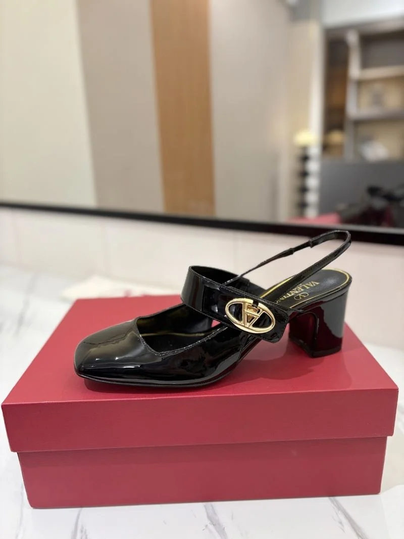 Unique Valentino Sandals 36700