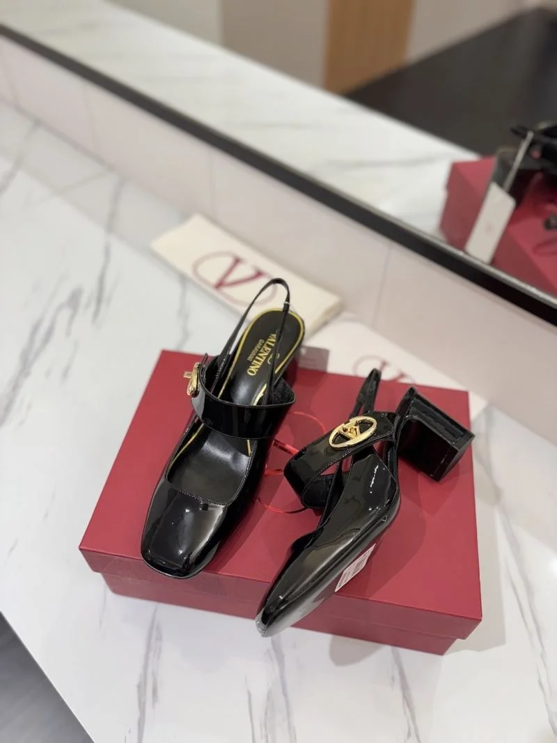 Unique Valentino Sandals 36700