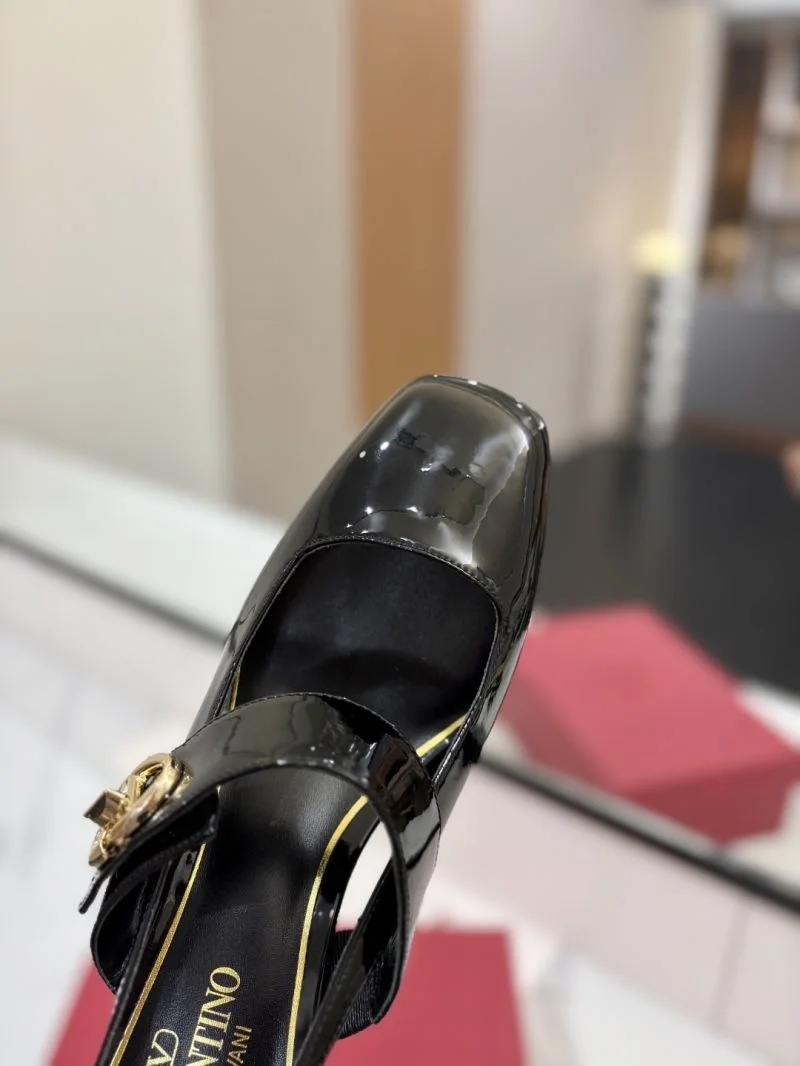 Unique Valentino Sandals 36700