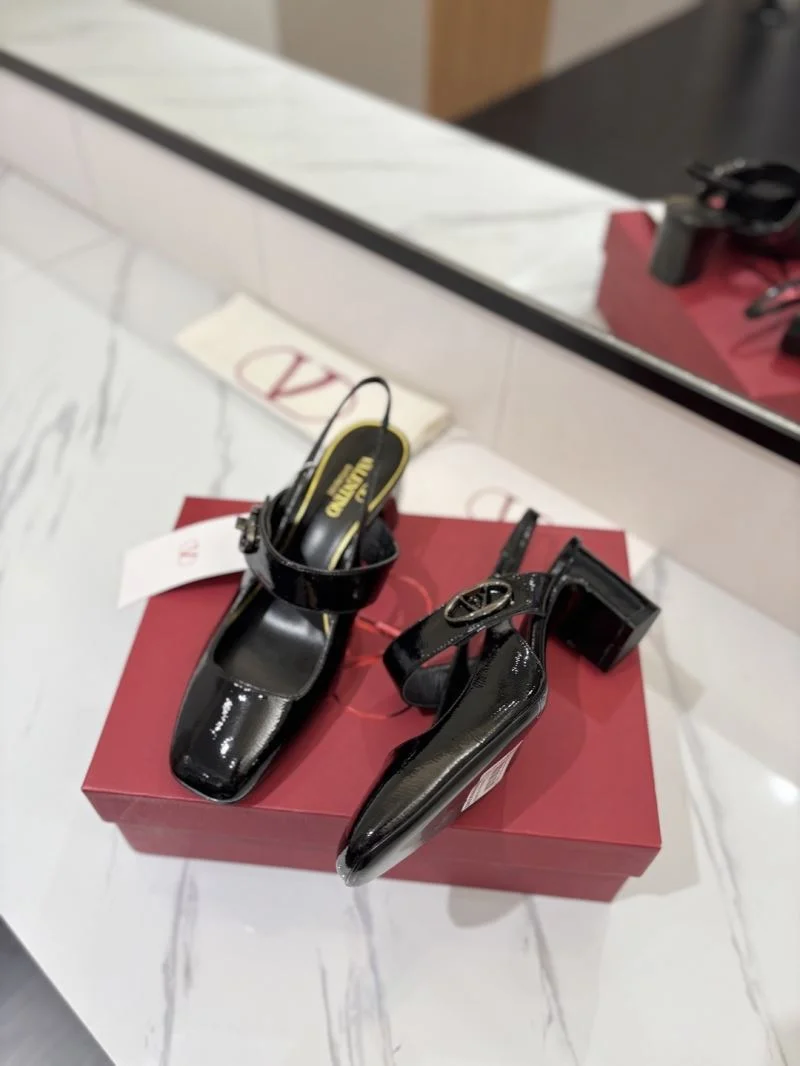 Reliable Valentino Sandals 36711