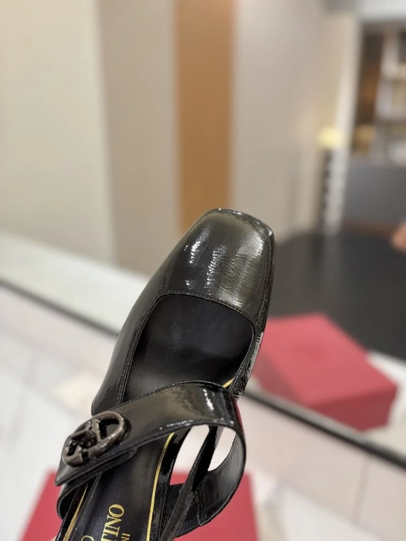 Reliable Valentino Sandals 36711
