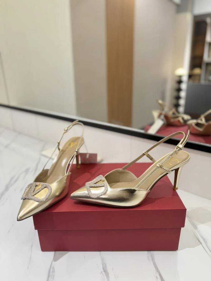 Practical Valentino Sandals 36645