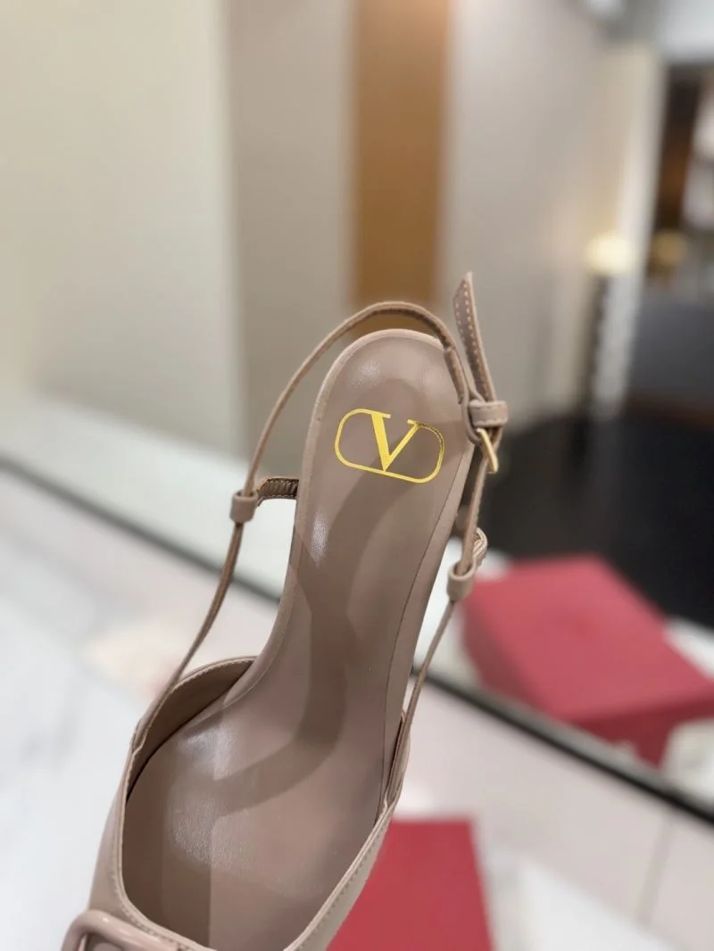 Effortless Valentino Sandals 36669