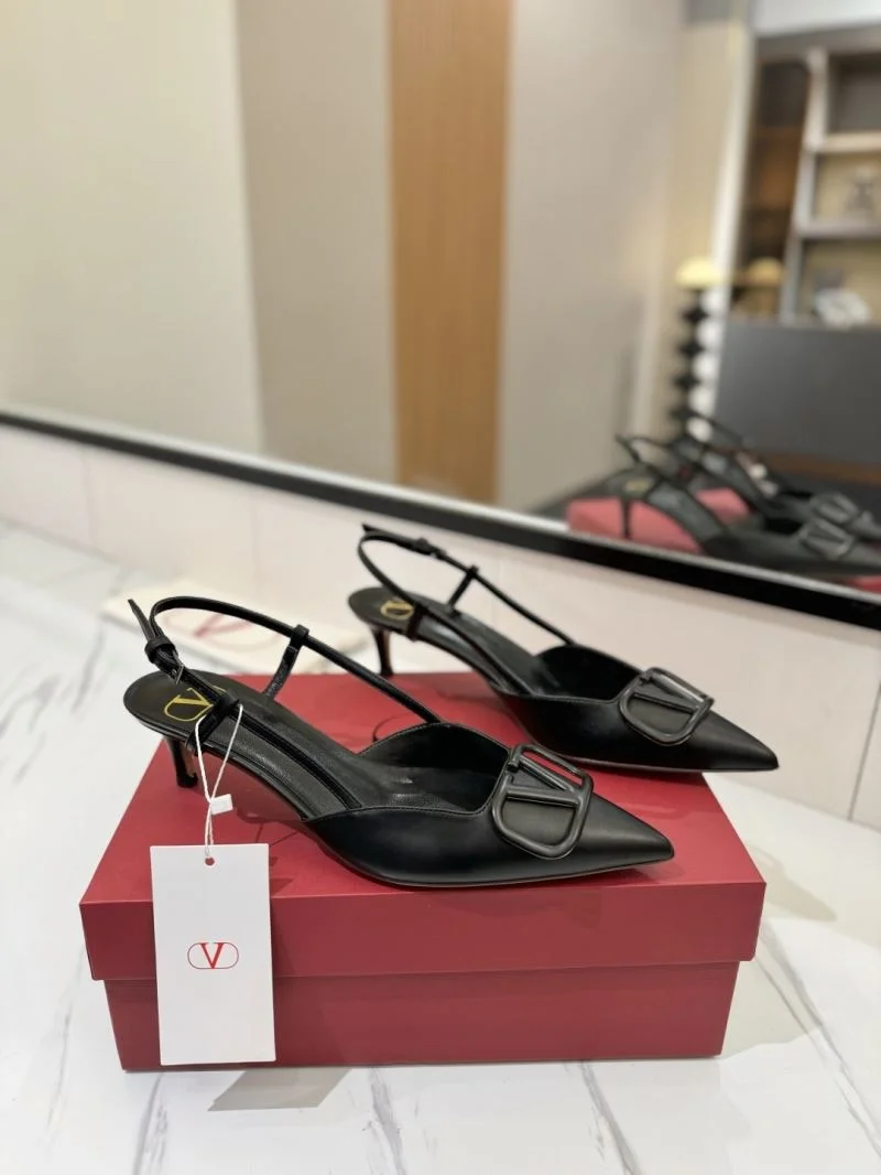 Effortless Valentino Sandals 36673