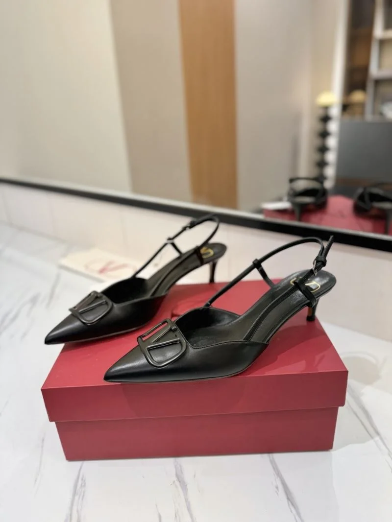 Effortless Valentino Sandals 36673