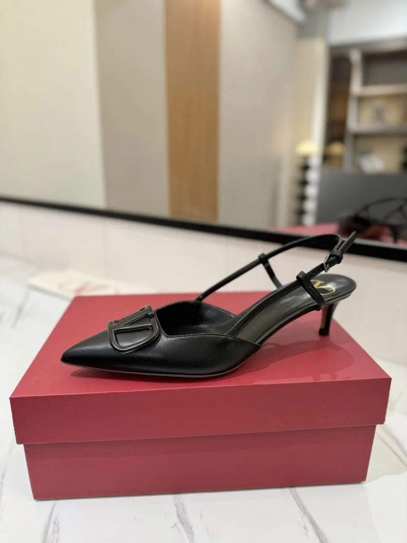 Effortless Valentino Sandals 36673