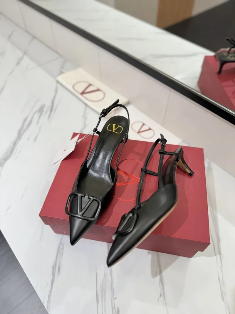 Effortless Valentino Sandals 36673