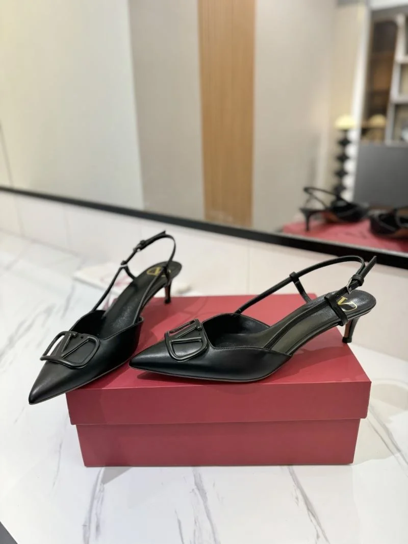 Effortless Valentino Sandals 36673
