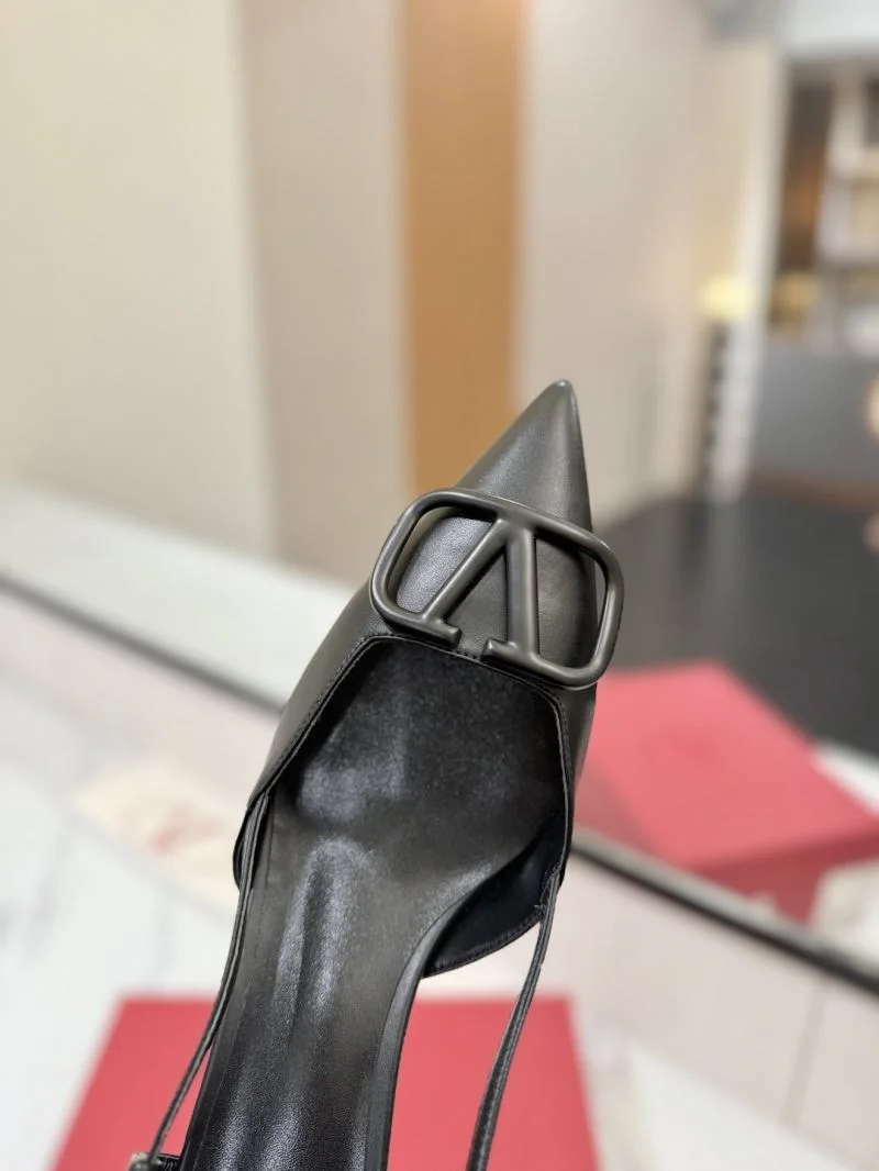 Effortless Valentino Sandals 36673