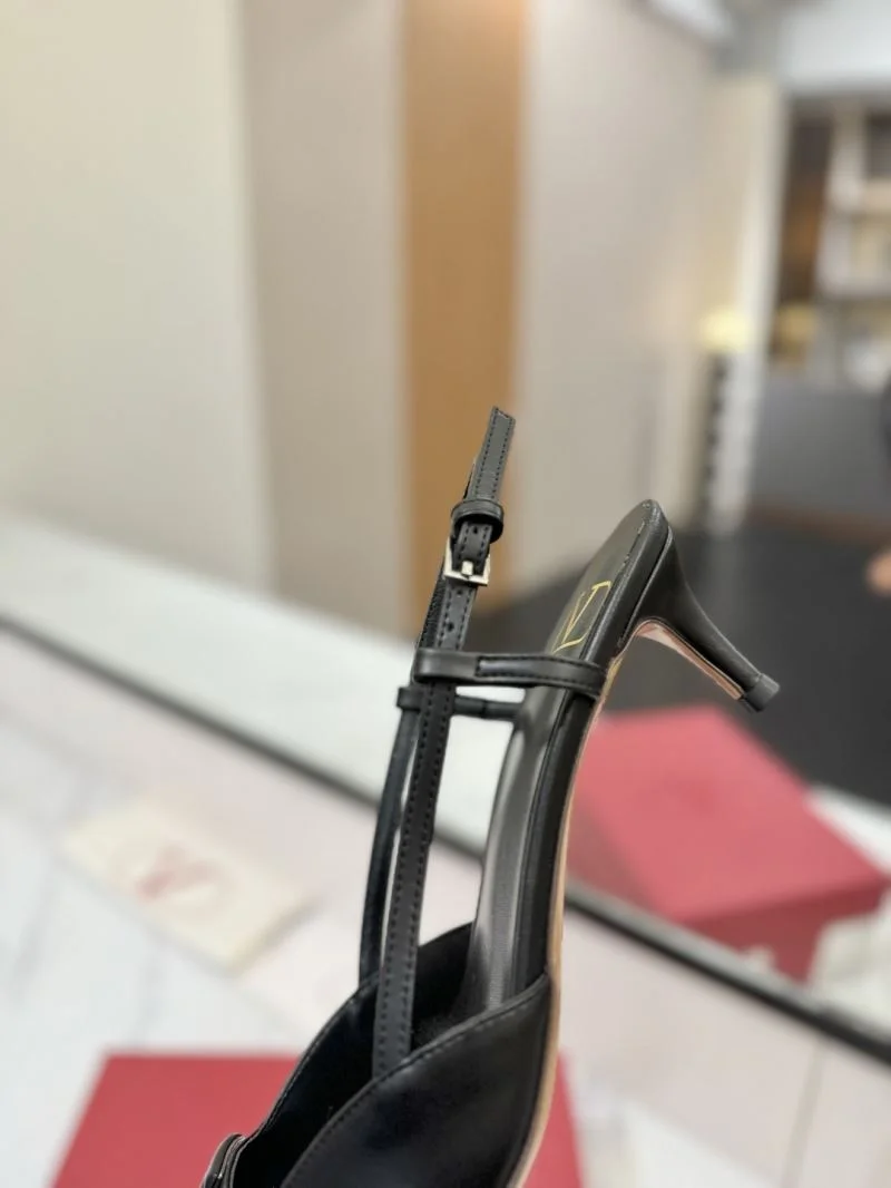 Effortless Valentino Sandals 36673