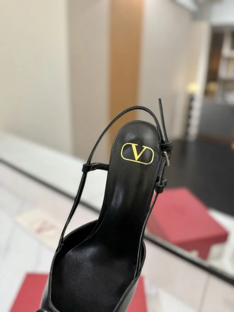 Effortless Valentino Sandals 36673
