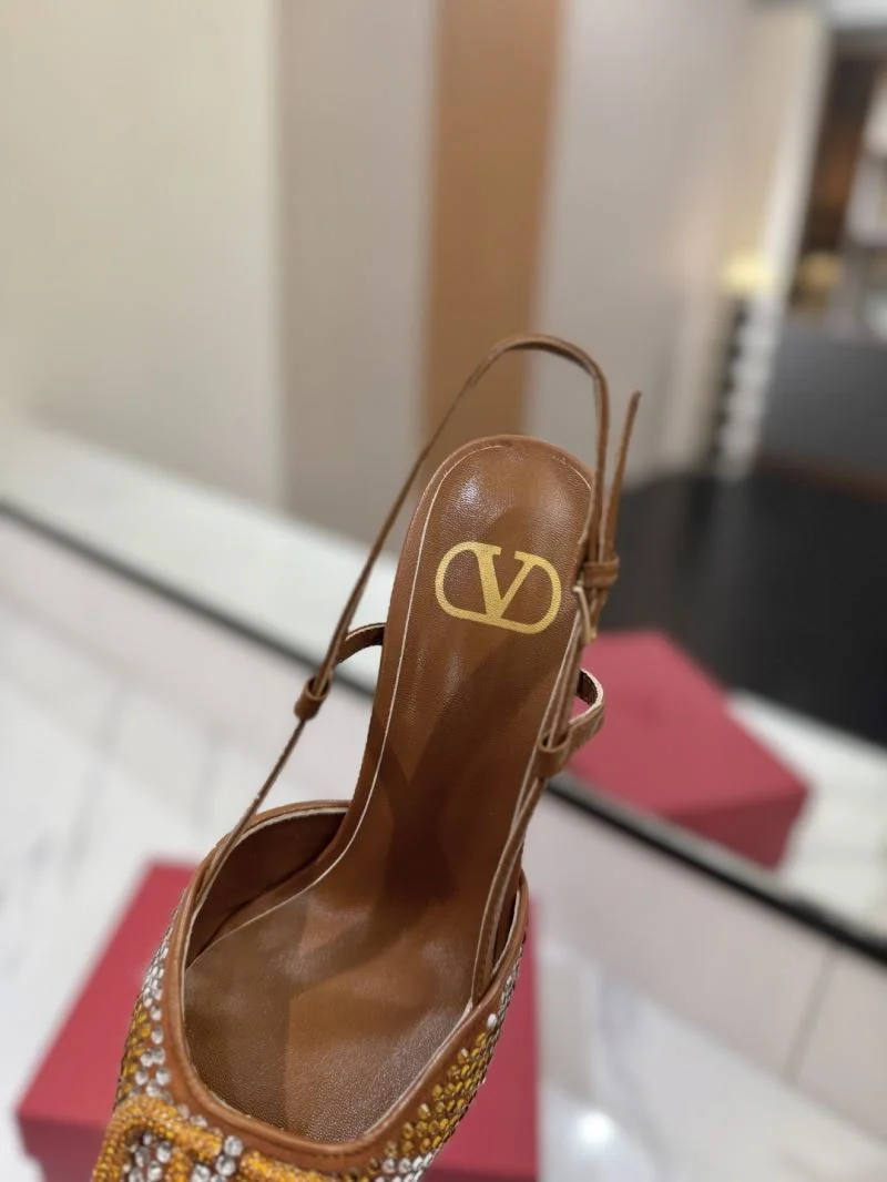 Sporty Valentino Sandals 36628