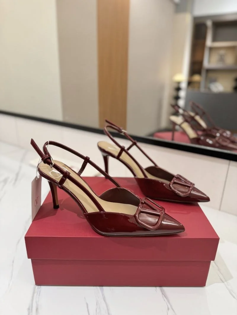 Minimalist Valentino Sandals 36617