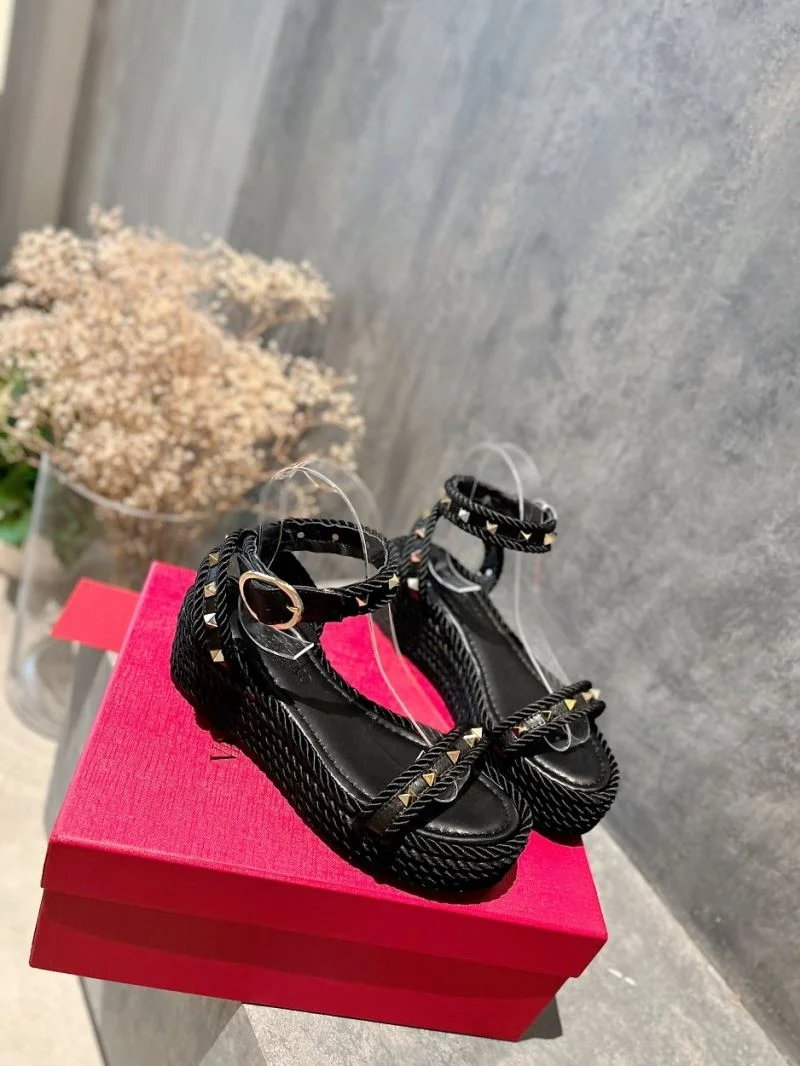 Valentino Sandals Attractive 36610