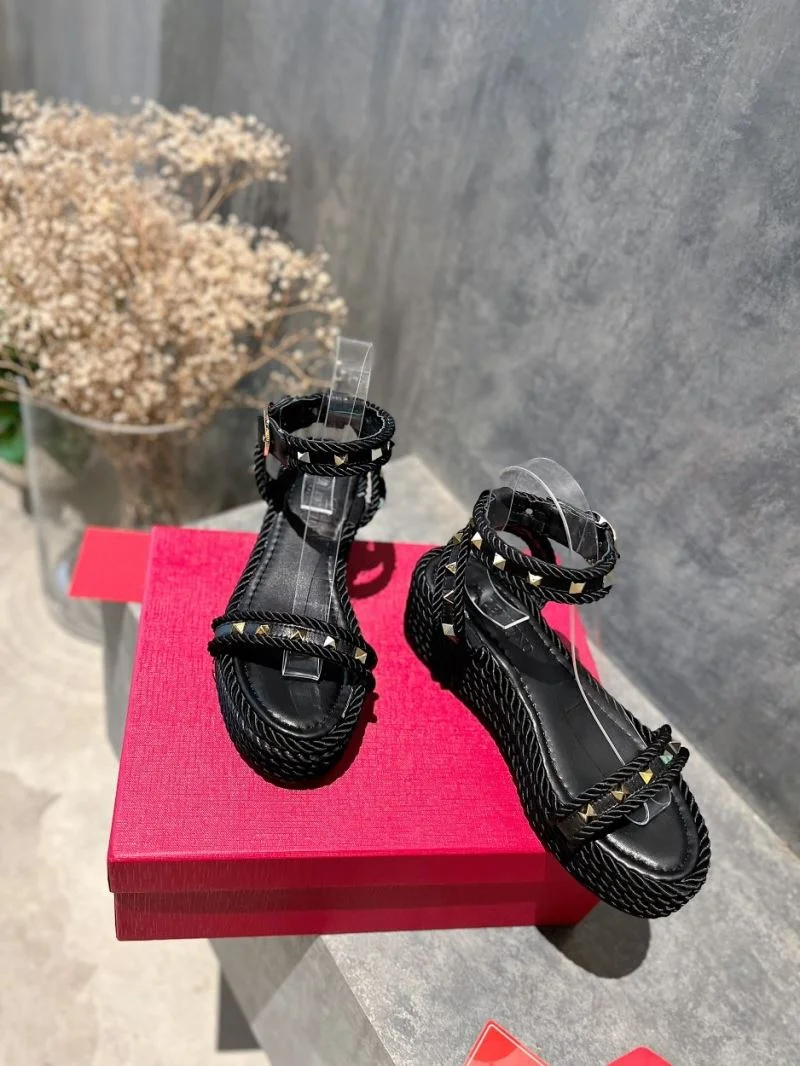 Valentino Sandals Attractive 36610