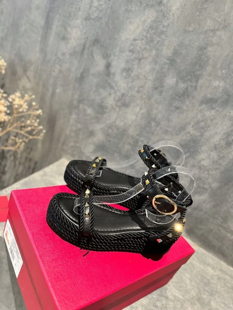 Valentino Sandals Attractive 36610