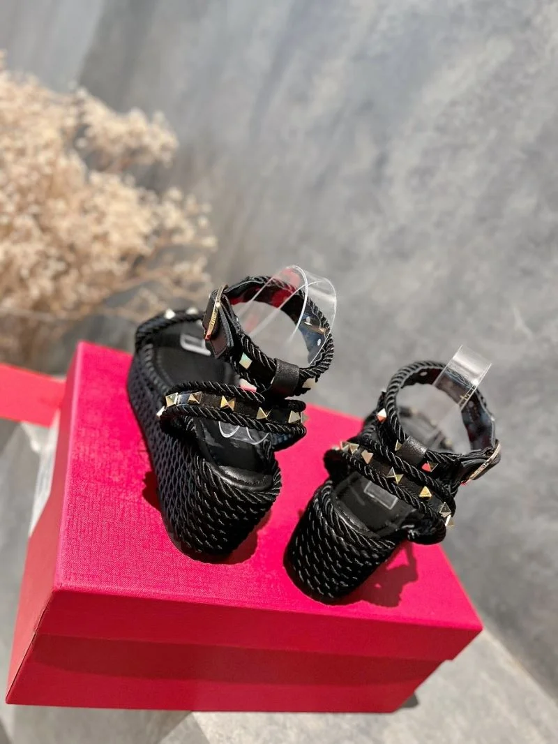 Valentino Sandals Attractive 36610