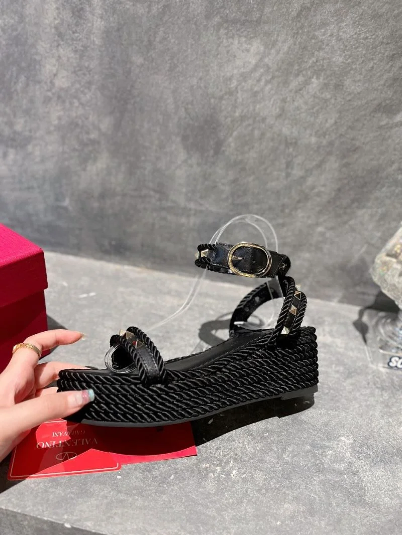 Valentino Sandals Attractive 36610