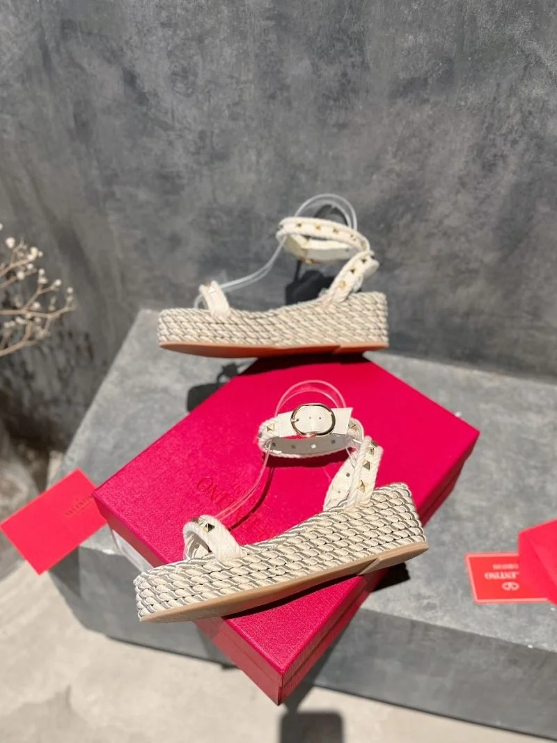 WrinkleFree Valentino Sandals 36613