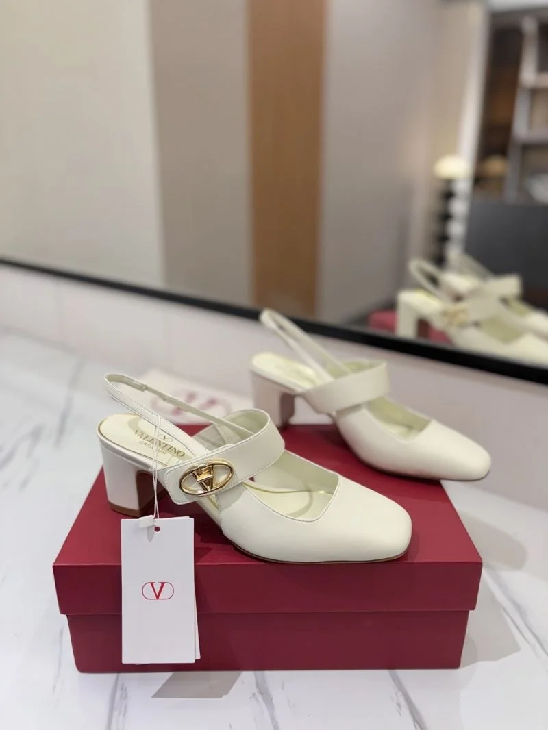 Valentino Sandals Trendsetting 36622