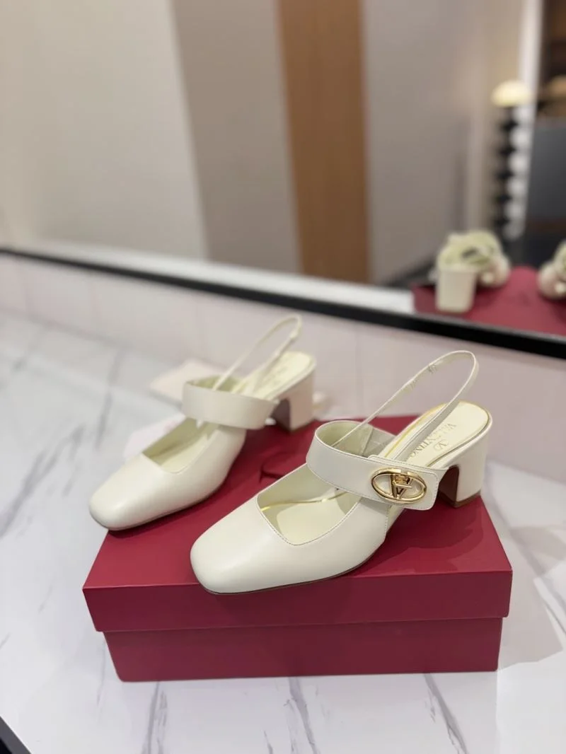 Valentino Sandals Trendsetting 36622