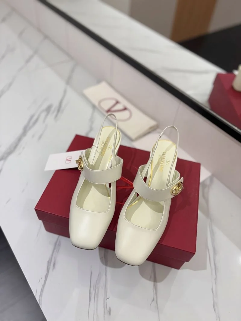 Valentino Sandals Trendsetting 36622