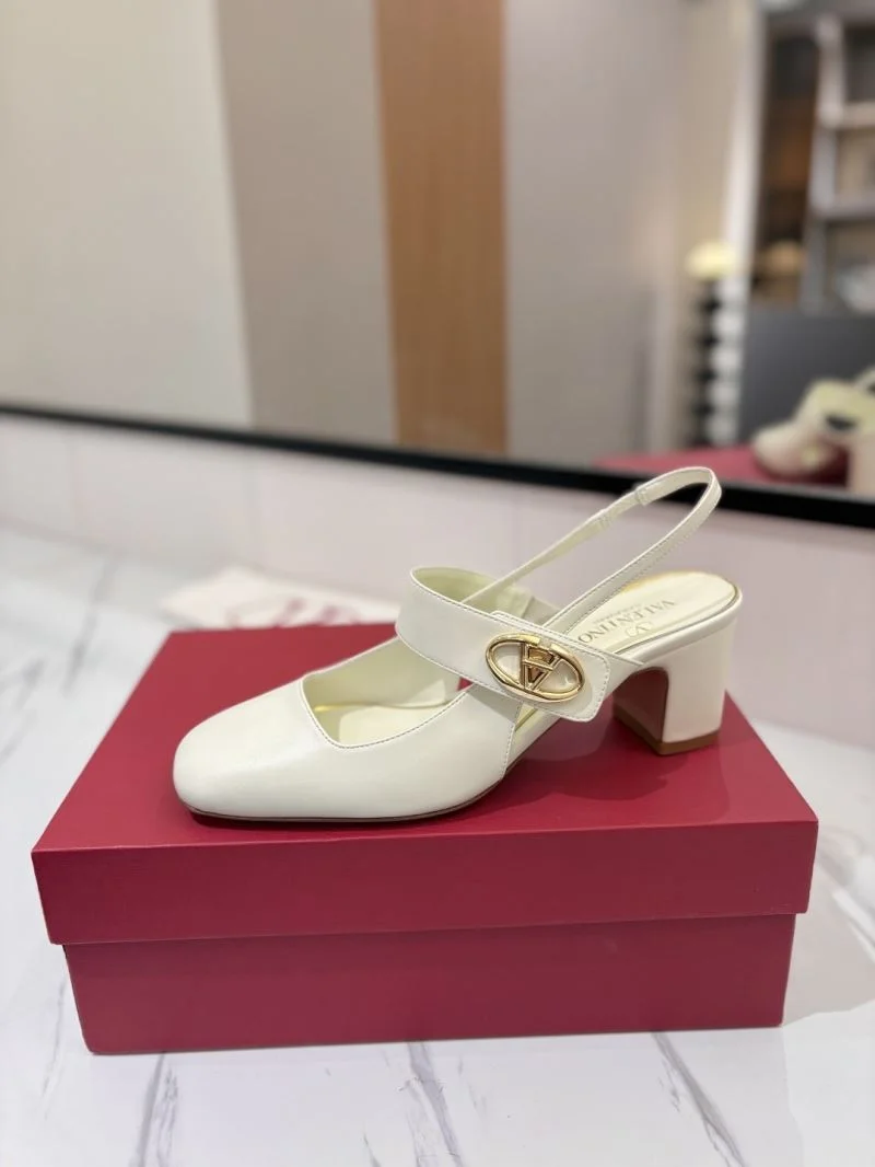 Valentino Sandals Trendsetting 36622