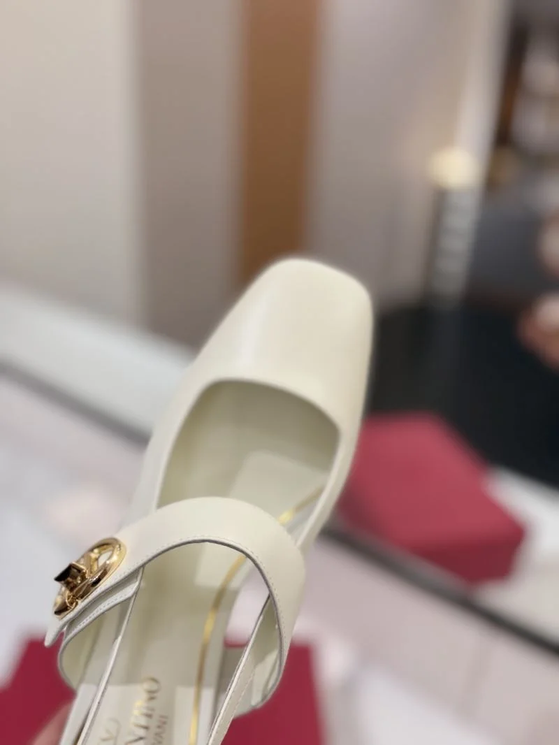 Valentino Sandals Trendsetting 36622