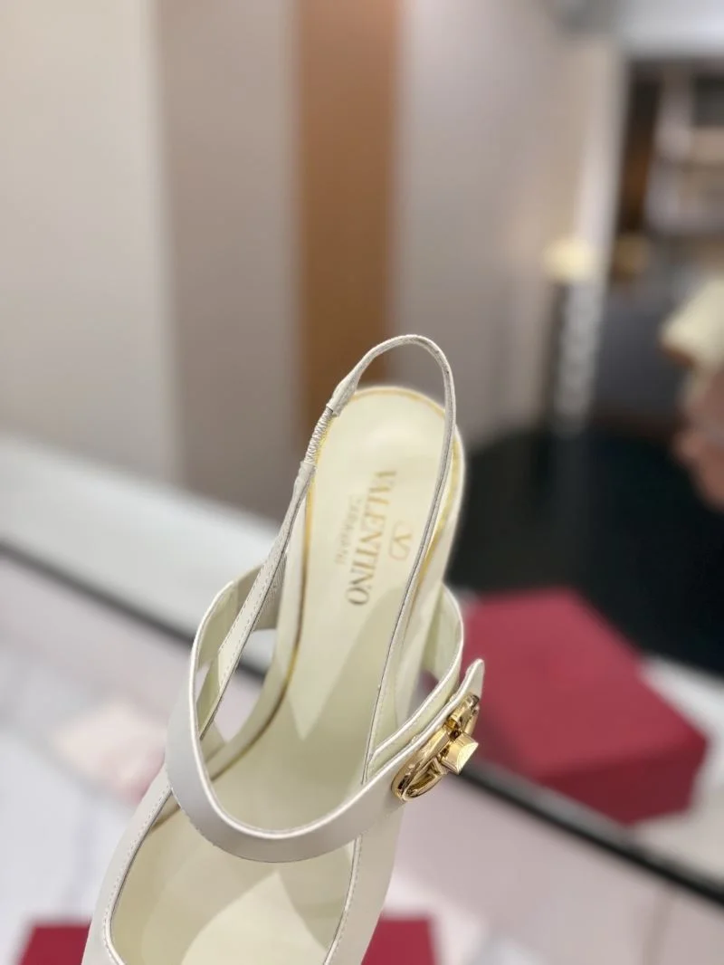 Valentino Sandals Trendsetting 36622